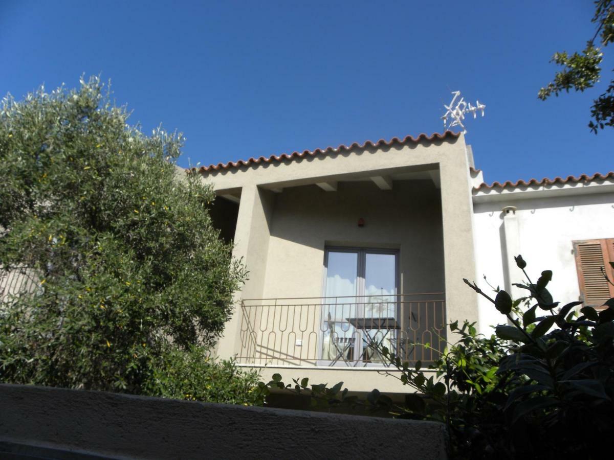 Petra Sarda Apartment San Pantaleo Bagian luar foto